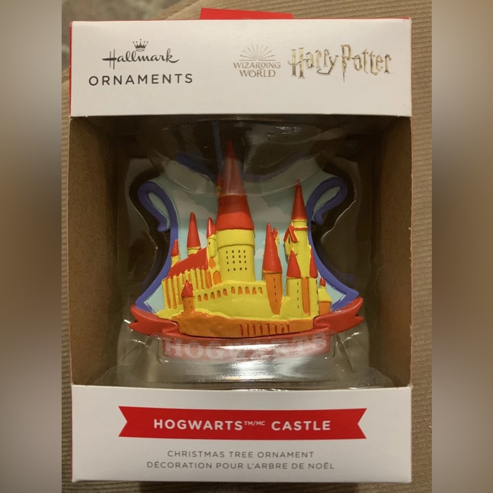 NEW Hallmark Christmas Ornament HARRY POTTER HOGWARTS Castle Holiday Movie